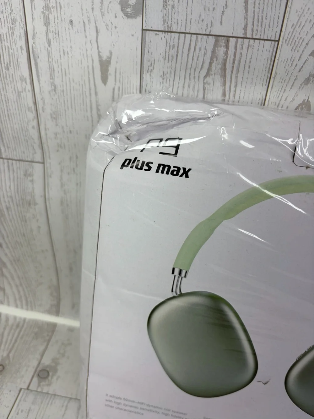 Plus Max Wireless Headphones in Green -